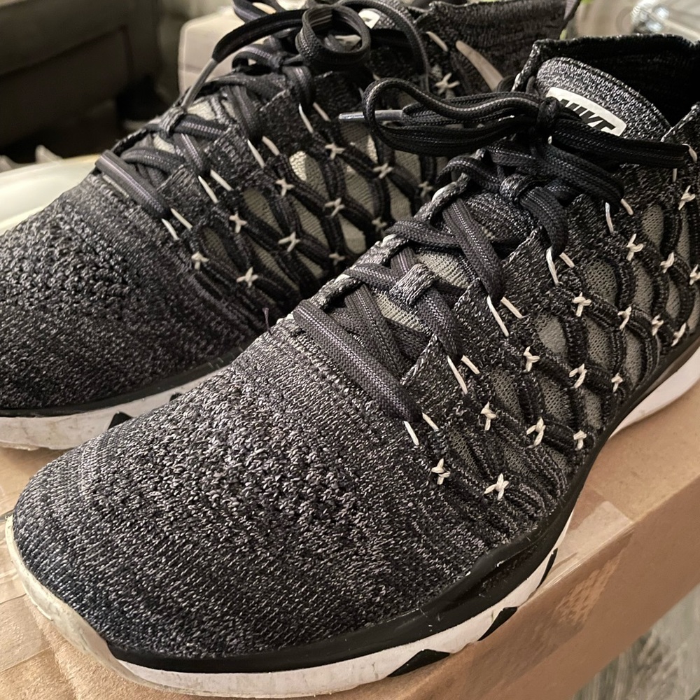Nike Train Ultrafast Flyknit Men's Size 10 Shoes Oreo Black White 843694